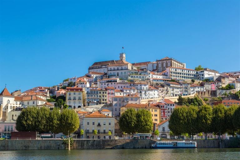Wandern & Kultur in Portugal @bloodua/istock